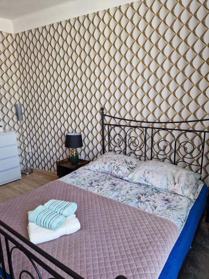 Apartamento Sara -Mikolajska - Rynek - Netflix Hydromassage Cracovia Exterior foto