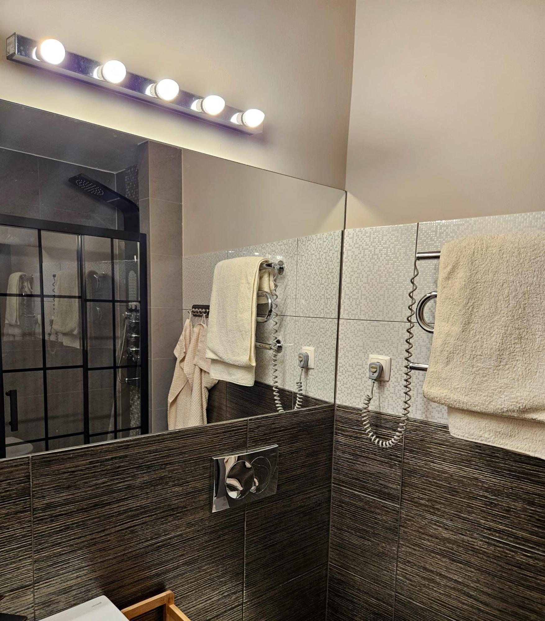 Apartamento Sara -Mikolajska - Rynek - Netflix Hydromassage Cracovia Exterior foto
