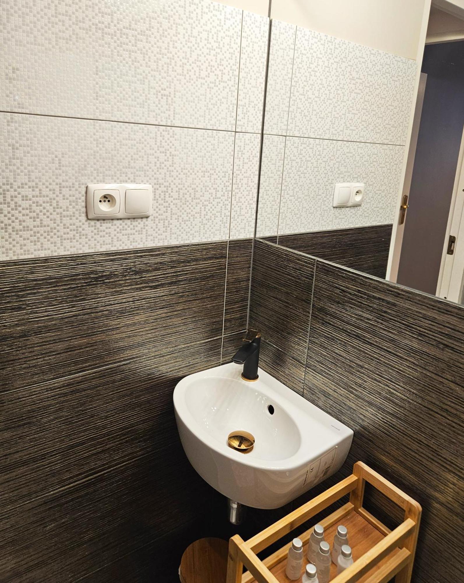 Apartamento Sara -Mikolajska - Rynek - Netflix Hydromassage Cracovia Exterior foto